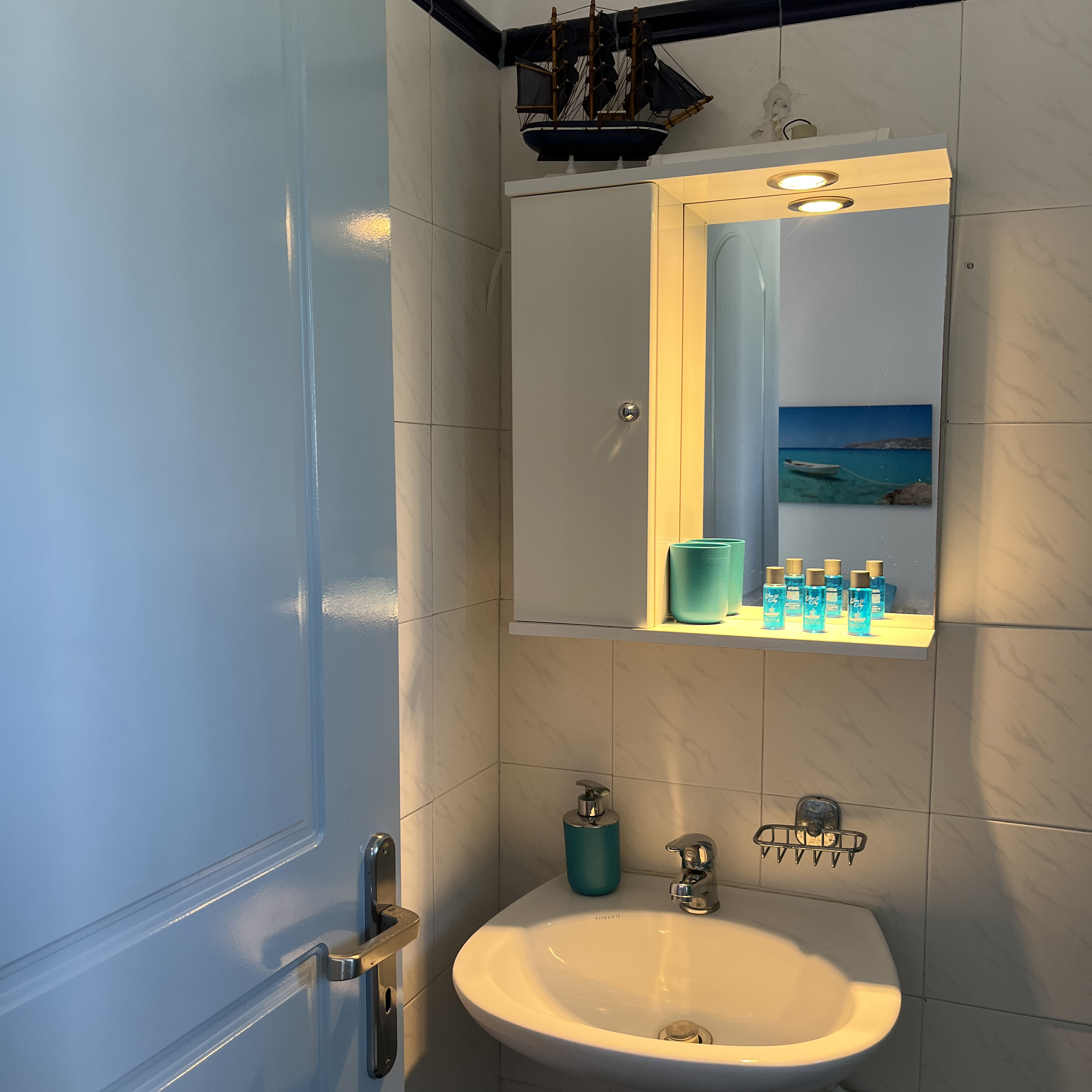 aquablueBathroom